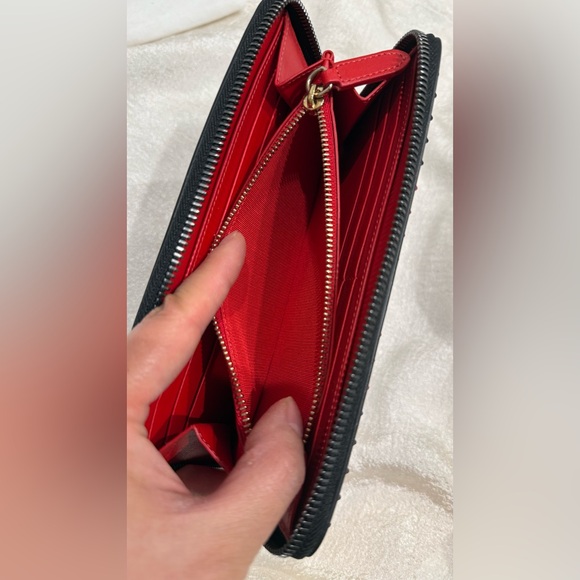 New Christian Louboutin Panettone Patent Leather Heart Spiked Zip Around Wallet - Picture 12 of 14